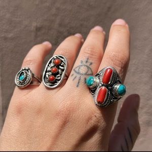Vintage Chunky Detailed Coral & Turquoise Ring
Sterling Silver